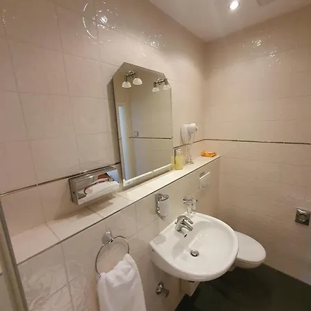 Villa, 25, Ez Apartment Leverkusen