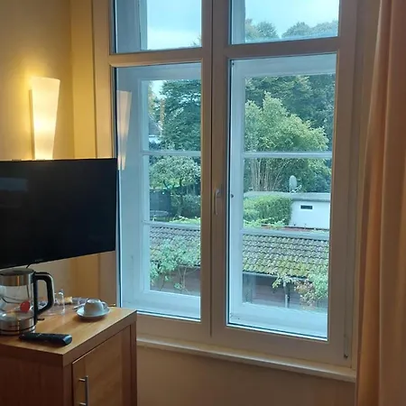 Villa, 25, Ez Apartment Leverkusen