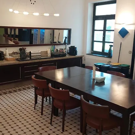 Villa, 25, Ez