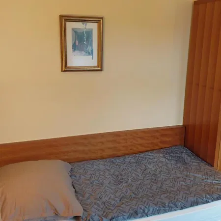 Villa, 25, Ez לברקוסן