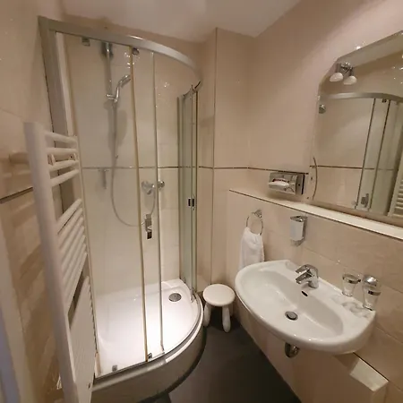 Villa, 25, Ez Apartment Leverkusen