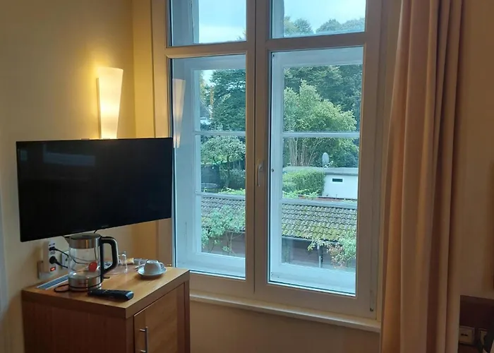 Villa, 25, Ez Appartement Leverkusen